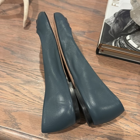 Bruno Magli BIBI Leather Flats Blue - Picture 13 of 13